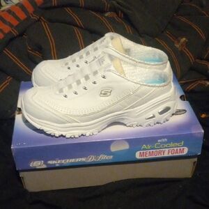Nib Wom 8.5 Skechers D'lites Memory Foam Slip On Sneakers